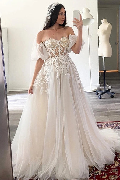 Short Puff Sleeves 3D lace Wedding Dresses Champagne Line