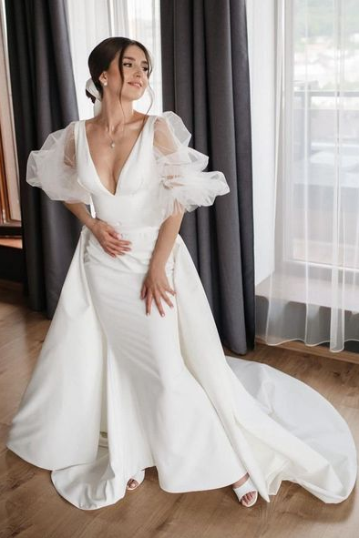 V Neck Mermaid Long Wedding Dress With Detachable Train