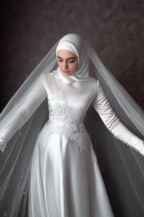 Arabic Long A Line Satin Wedding Dress With Lace Appliques