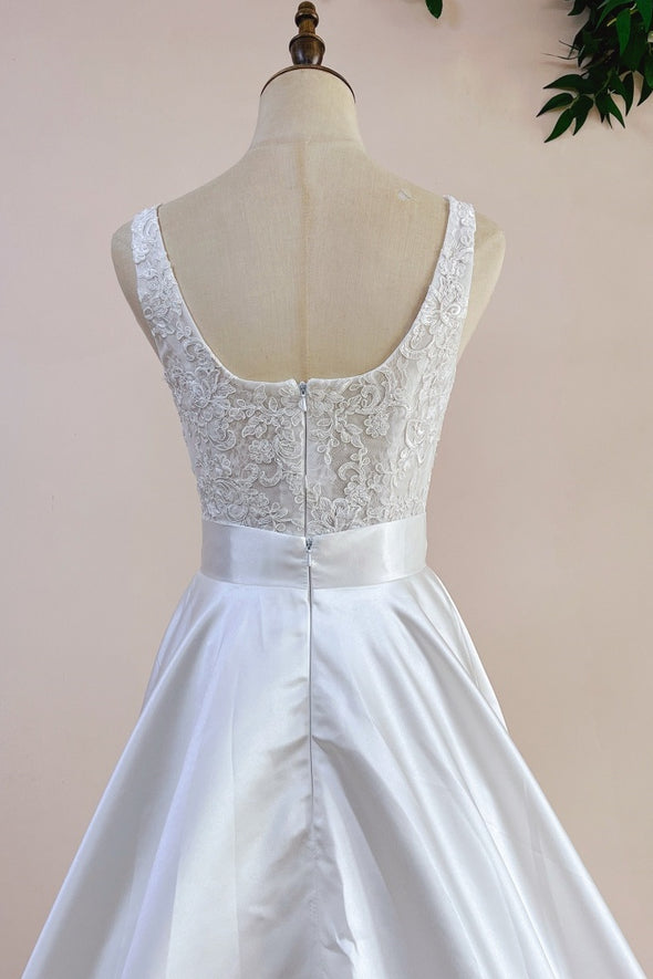 Short Lace Dresses With Detachable Satin Tail 2 in 1 Bridal Grown