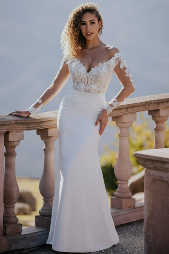 Popular Long Sleeves V-neck Lace Bridal Grown