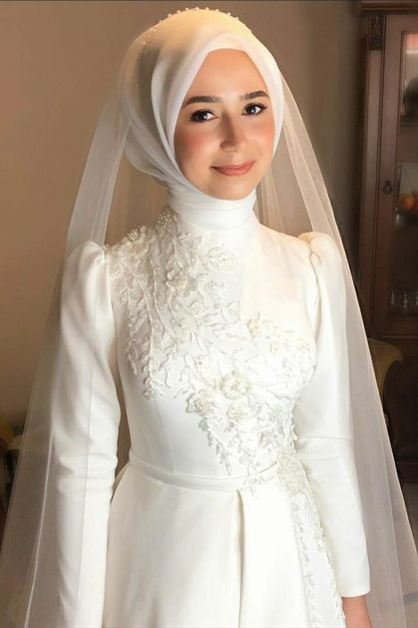 Full Sleeves High Neck A Line Arabic Wedding Dress With Lace Appliques