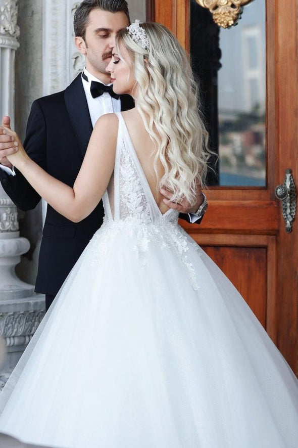 V Neck Ball Gown Luxury Wedding Dress Appliques