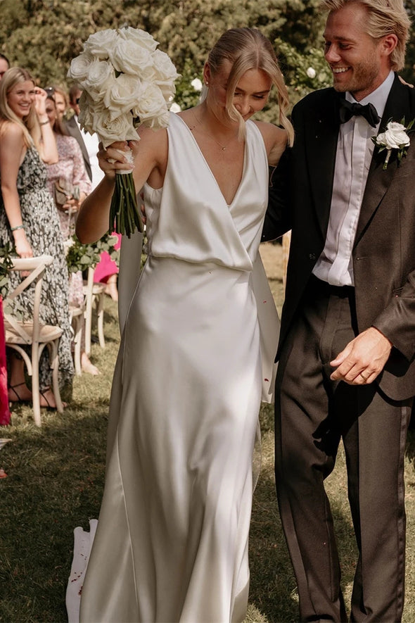 V Neck Sleeveless Simple Bridal Gowns